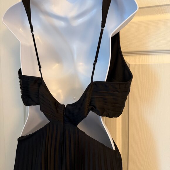 A&F Giselle Pleated Cutout Maxi Dress - Picture 6 of 6